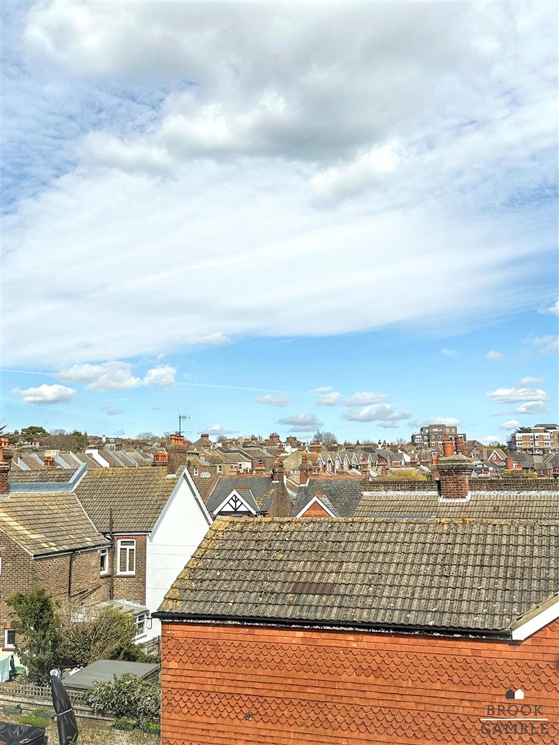 4 Bedroom House. Milton Road in Eastbourne,  33
